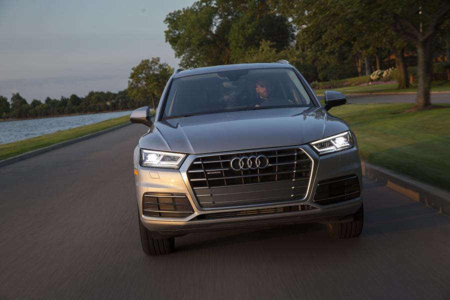  Audi Q5 2.0T Quattro 2017 года  (NA) (фото 35 из 40)